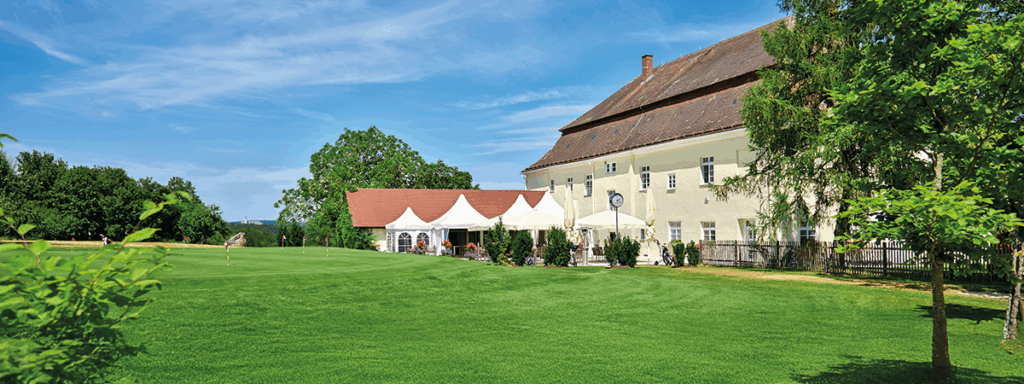 Golf-Club Hochstatt Gebäude inkl. Sommerterasse