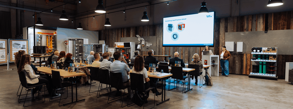 Zuhörer von der Seite bei Vortrag bei der Hauff-Technik