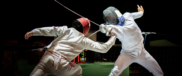 zwei Fechter duellieren sich